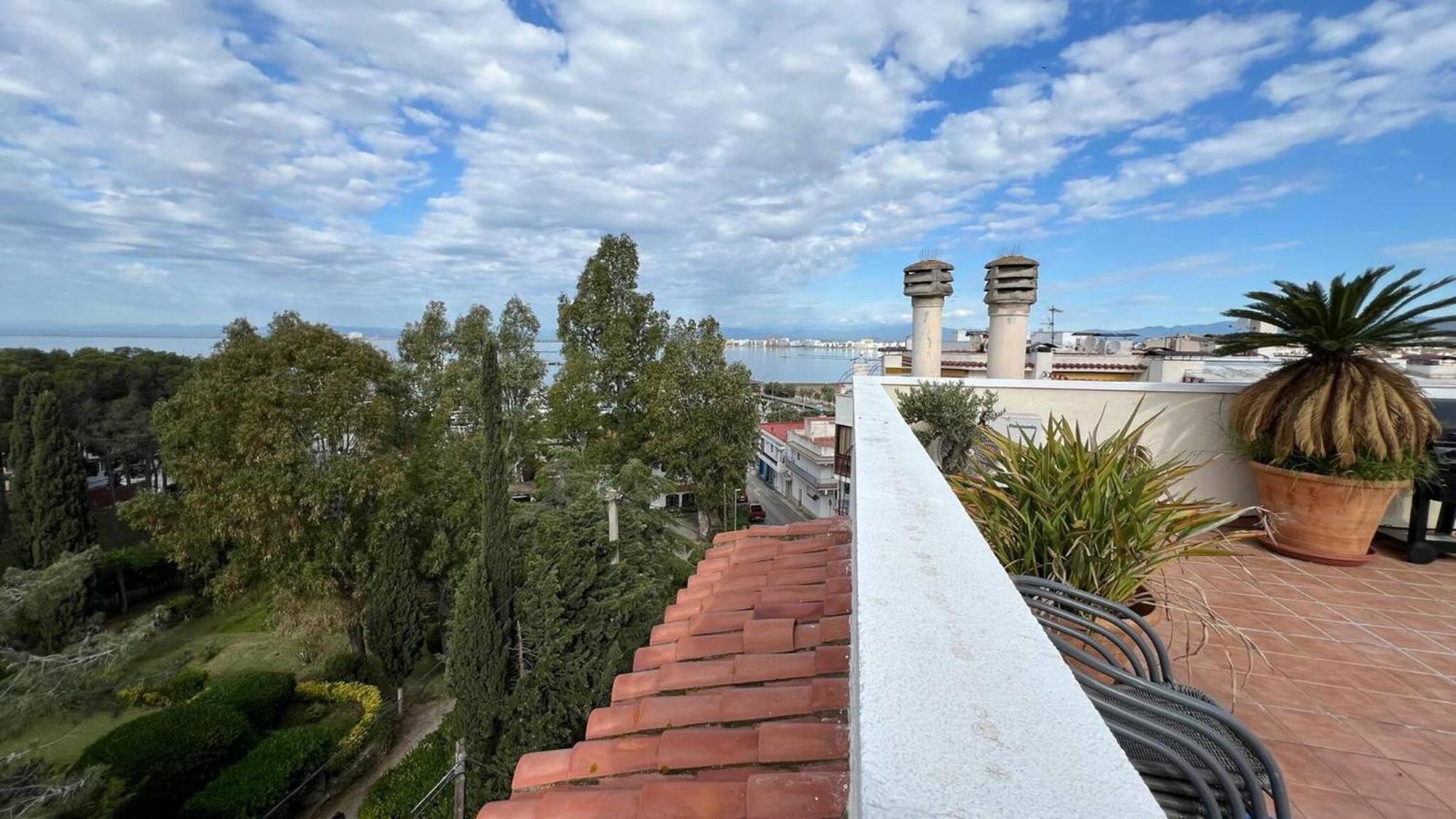 Apartamento Bonito Duplex En Con Vistas Al Mar Cerca De La Playa