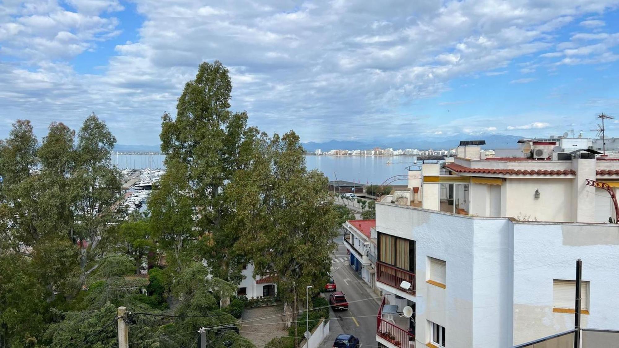 Apartamento Bonito Duplex En Con Vistas Al Mar Cerca De La Playa Rosas